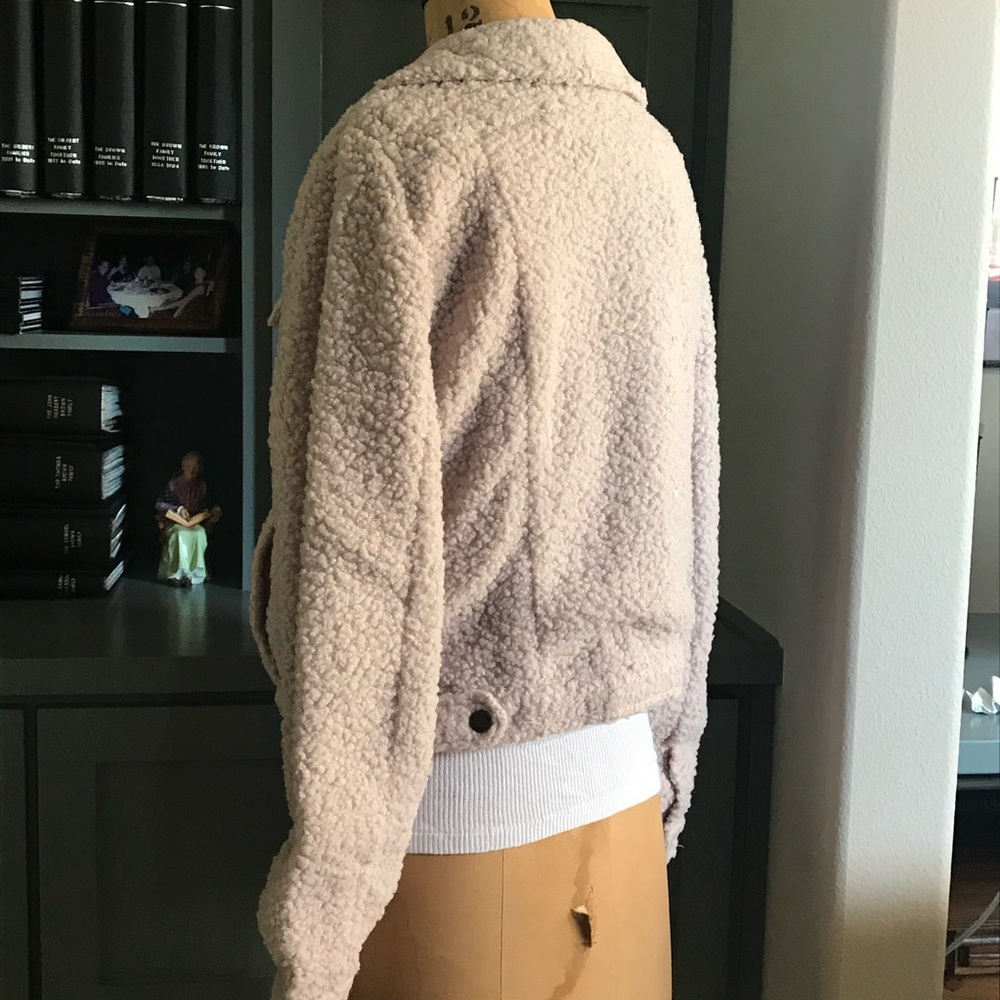 Button Button Down Sherpa Jacket - Picture 4 of 6
